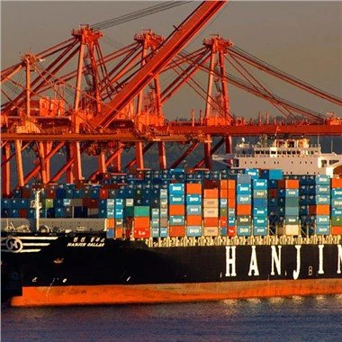 Alþjóðleg sendingarkostnaður á sjó